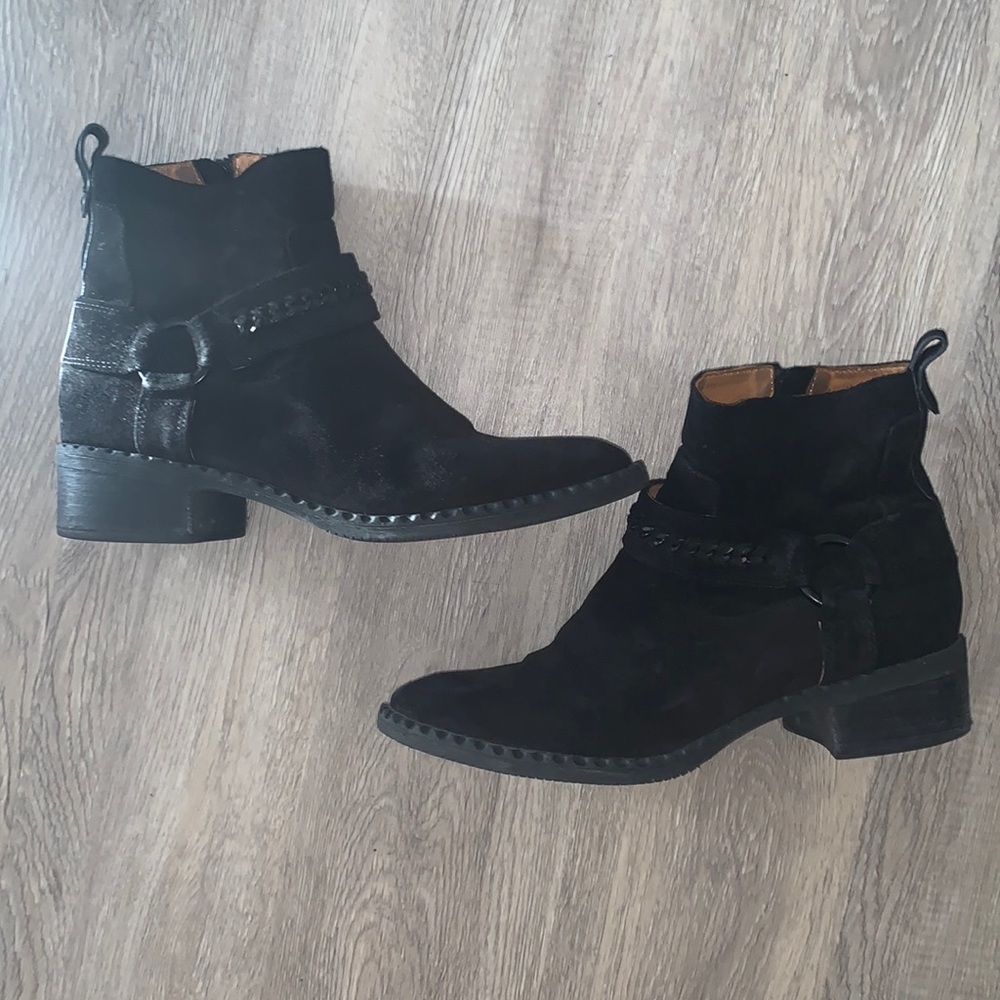 Gentle Souls Sz 10 Suede Leather Short Boots
